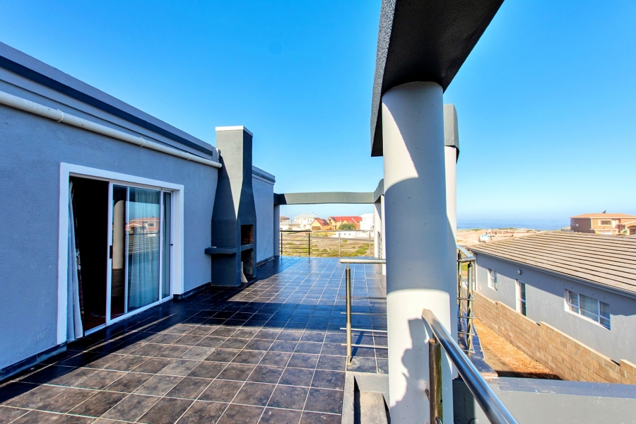 To Let 4 Bedroom Property for Rent in Yzerfontein Western Cape